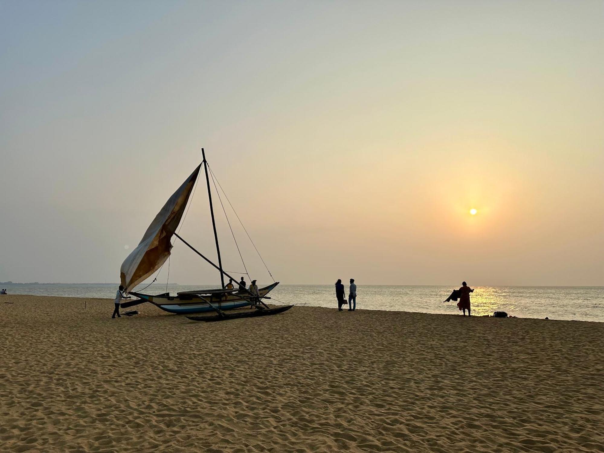 Ocean Breeze Hotel Residencies Britlanka Apartments Negombo Exteriér fotografie