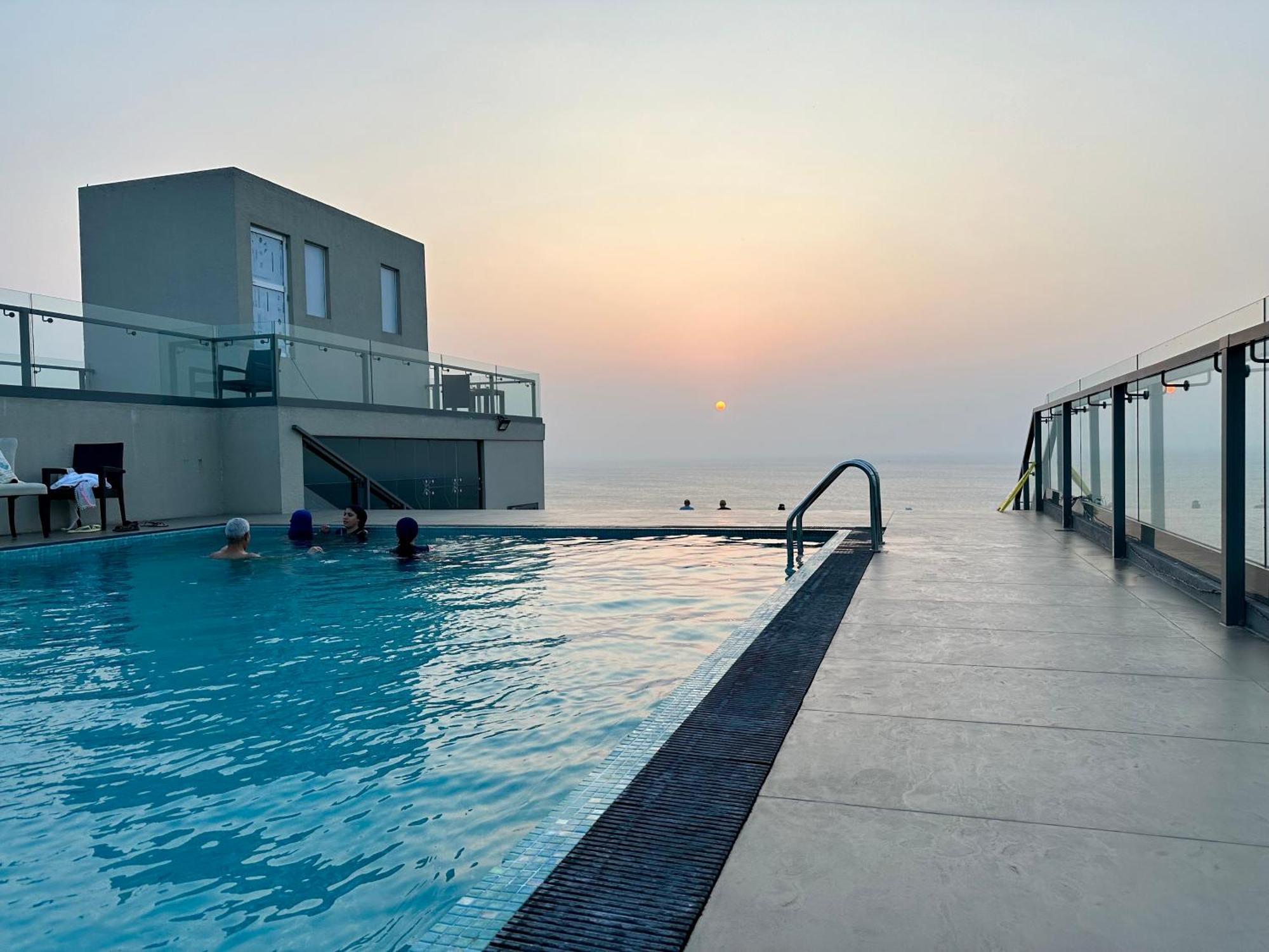 Ocean Breeze Hotel Residencies Britlanka Apartments Negombo Exteriér fotografie